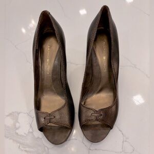 Bandolino wedge size 7 gently worn metallic gunmetal color